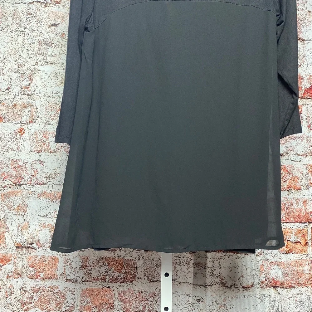 NWT Ava James Womenʻs Black Long Sleeve Scoop Neck Blouse Medium